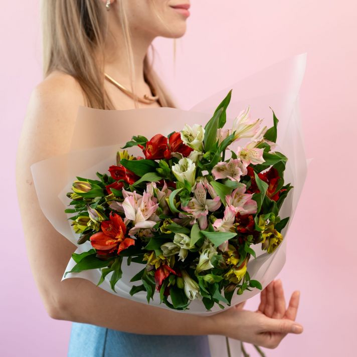 Альстромерия в матовой упаковке от 11 шт