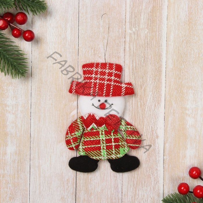 Подвеска мягкая на ёлку «Снеговик в клетчатом костюме» 7x11 см, красная