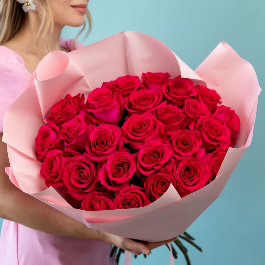 25 розовых роз в упаковке (60см)