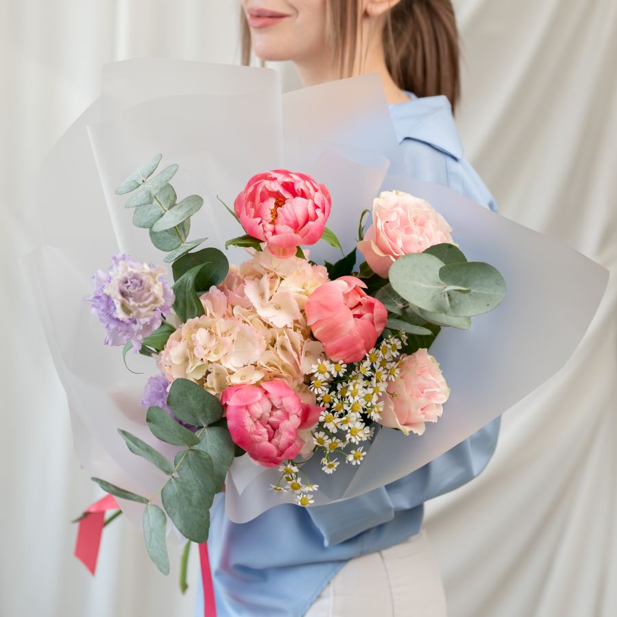 Сборный с пионами