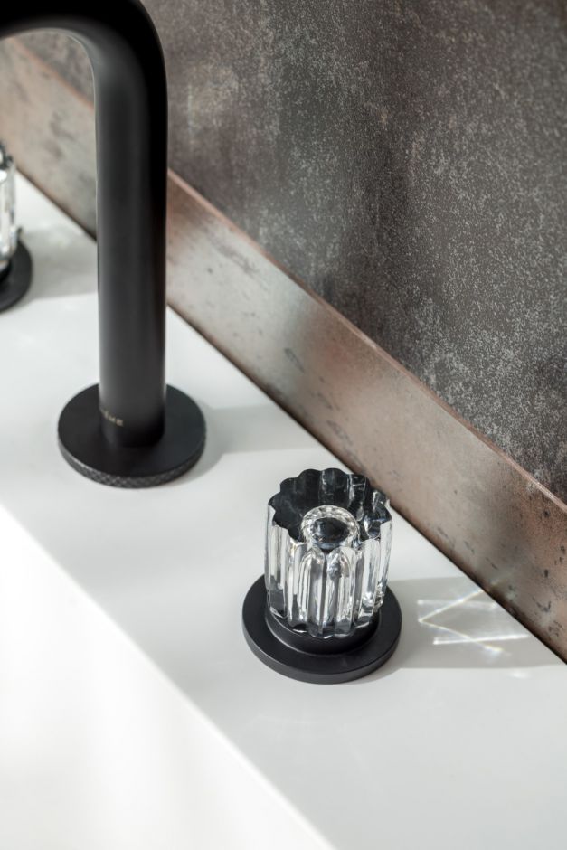 Вентильный смеситель для раковины Boheme Elegante 152 на горизонтальную поверхность ФОТО