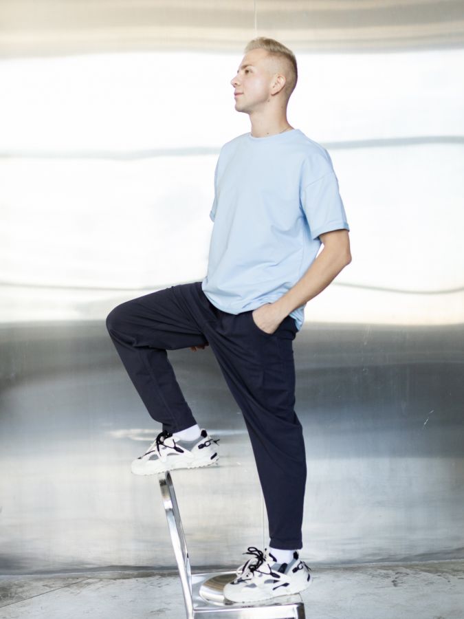 Брюки с защипами графит