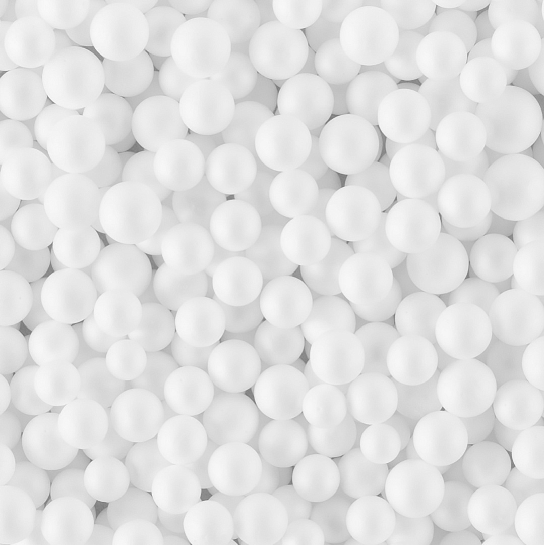 Белые крупные пенопластовые шарики