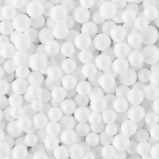Белые крупные пенопластовые шарики