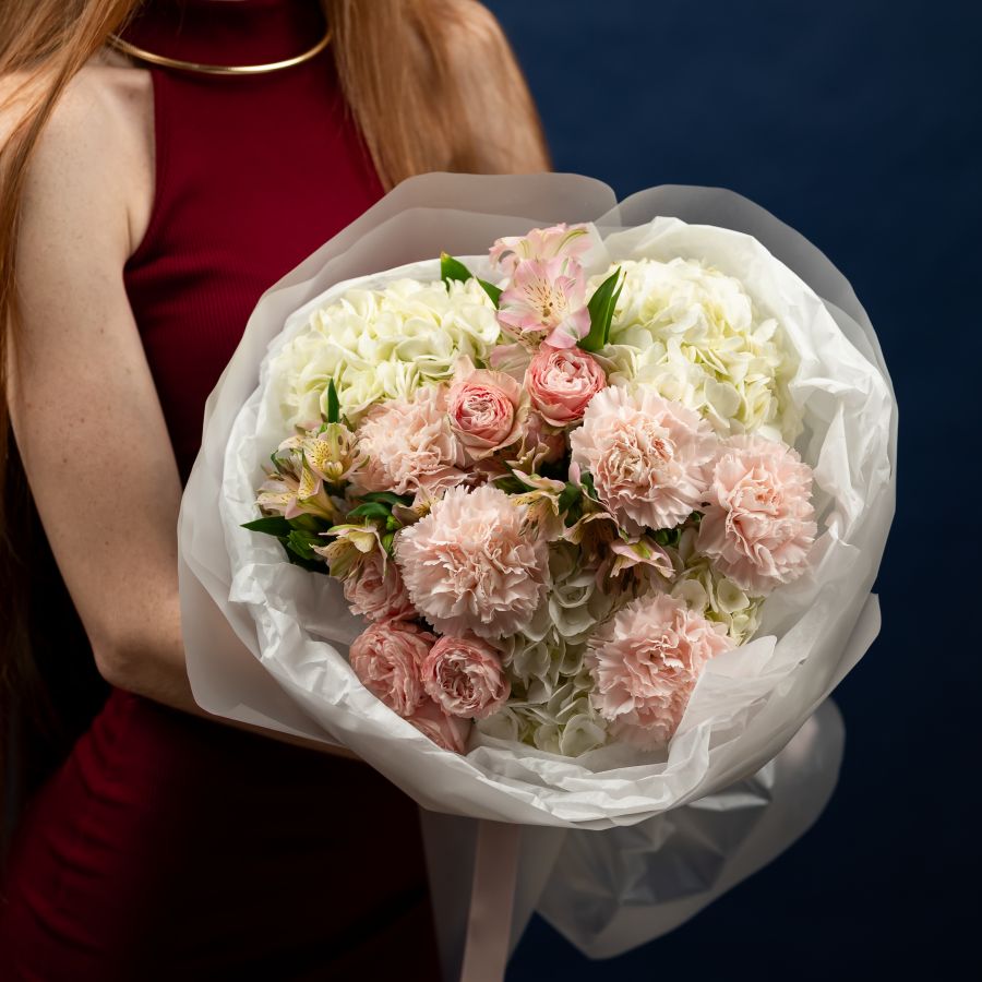 Букет с гортензией