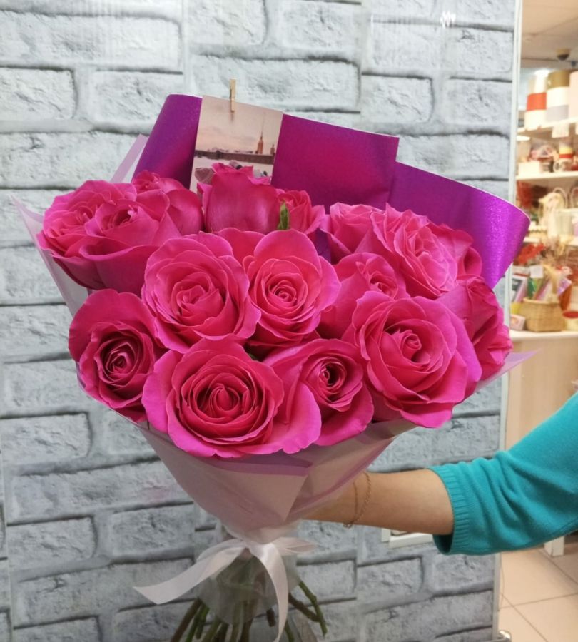 17 малиновых роз 60см в красивой упаковке