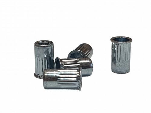 Резьбовая заклепка М5 с насечкой (сталь, уменьшенный борт, первая длина)