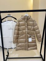 Пуховик женский MONCLER