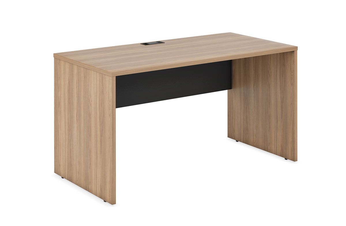 Стол письменный на ДСП опорах , гл. 700мм