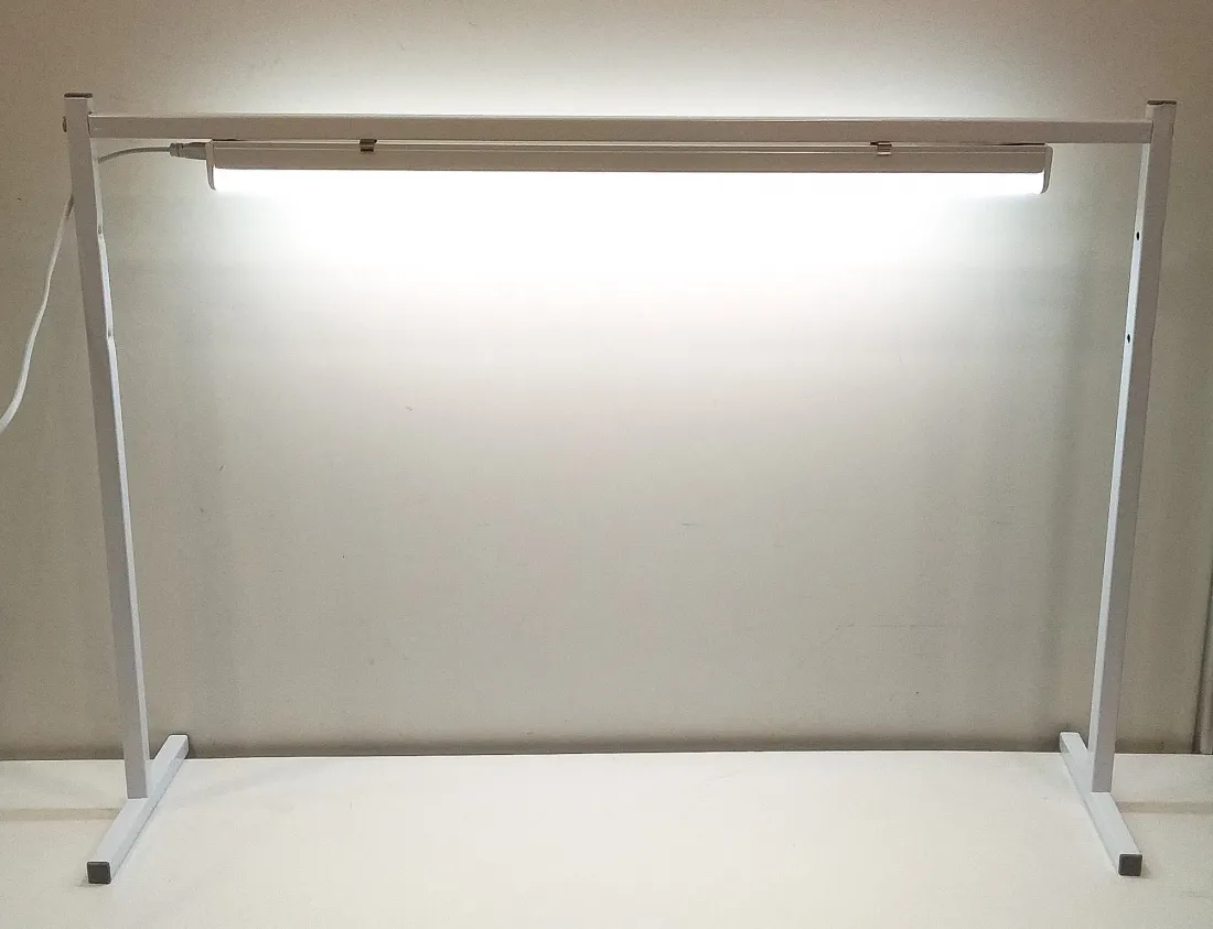 Подставка под фитолампу