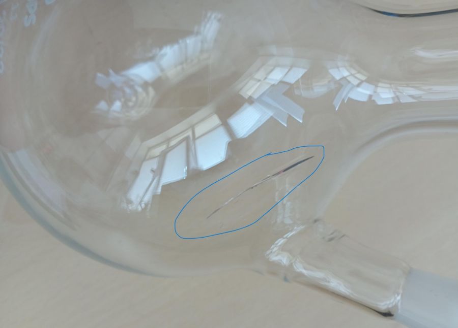 Уценка: Колба круглодонная двугорлая Labdevices КГУ-2-1-1000, на 1000 мл, шлифы 29/32-14/23, трещина