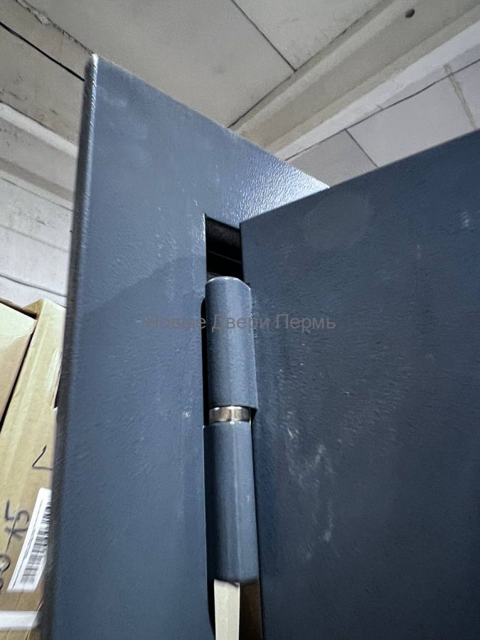 Входная дверь Страж 3К Тепло с терморазрывом и зеркалом овал