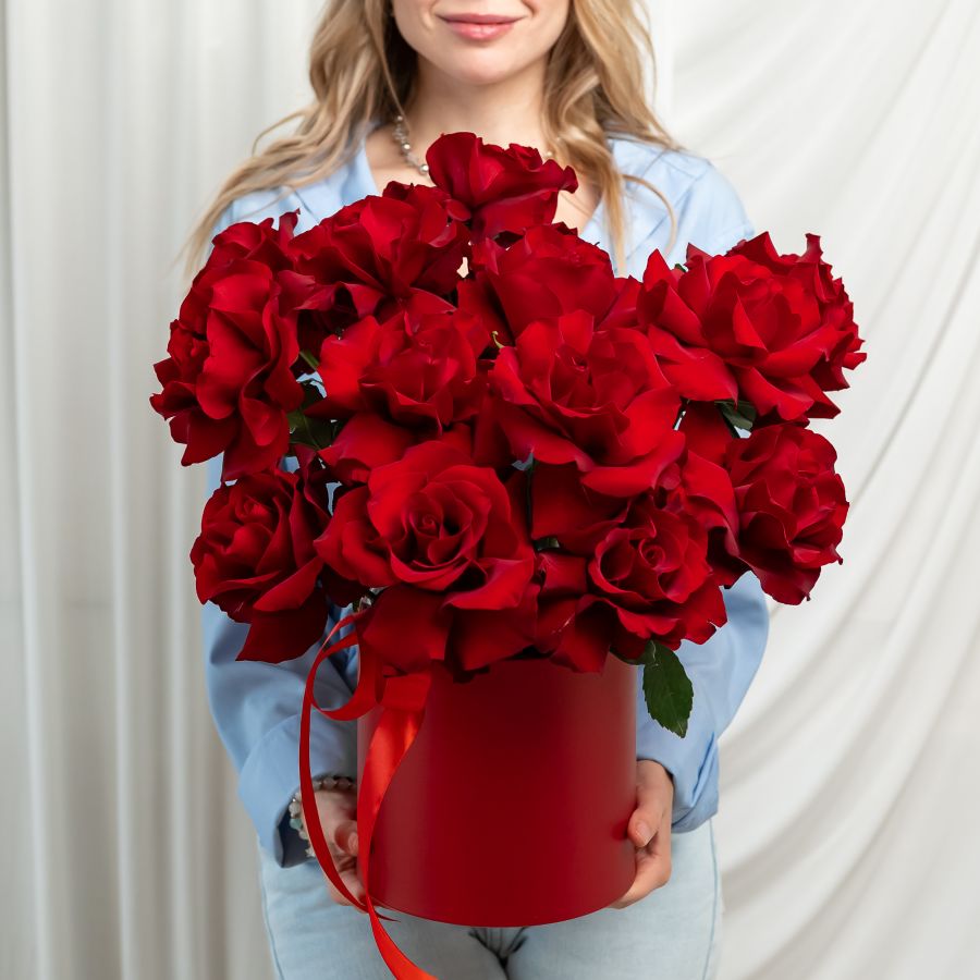 15 французских роз в шляпной коробке (сорт Эксплорер)