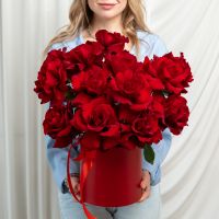 15 французских роз в шляпной коробке (сорт Эксплорер)