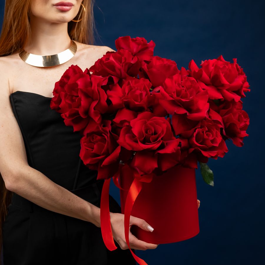 15 французских роз в шляпной коробке (сорт Эксплорер)