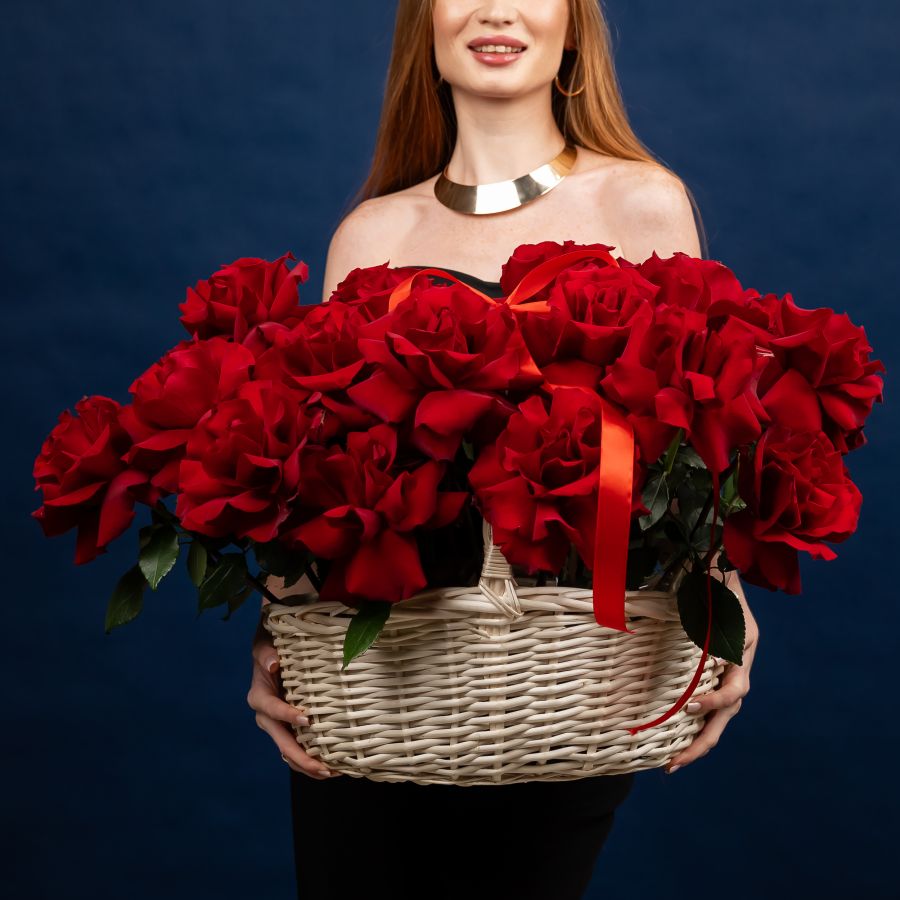 25 Французских роз (Эксплорер) в корзине размер L (40/37)