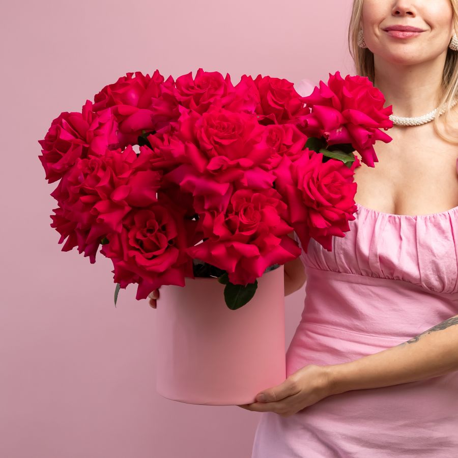 15 французских роз малиновых в шляпной коробке