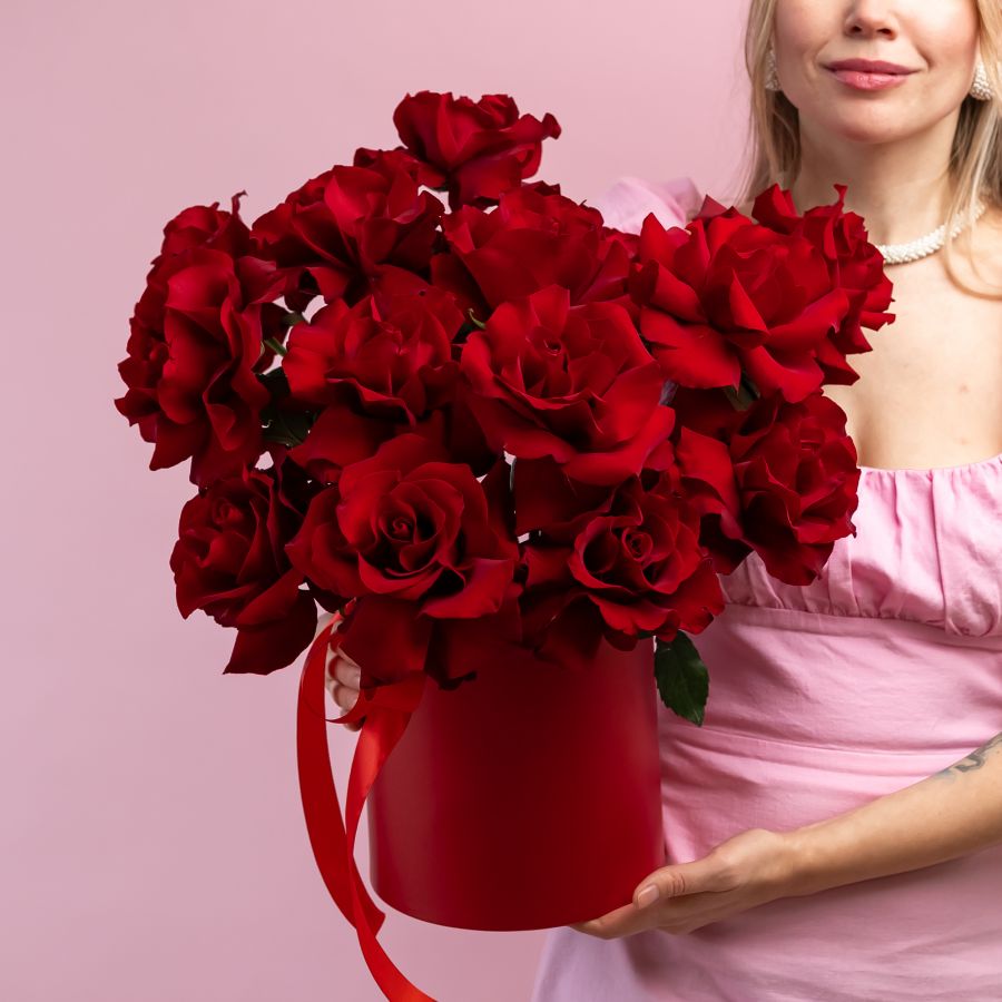 15 французских роз красных в шляпной коробке