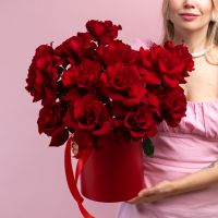 15 французских роз красных в шляпной коробке