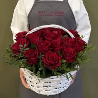 Корзина с розами 25 шт