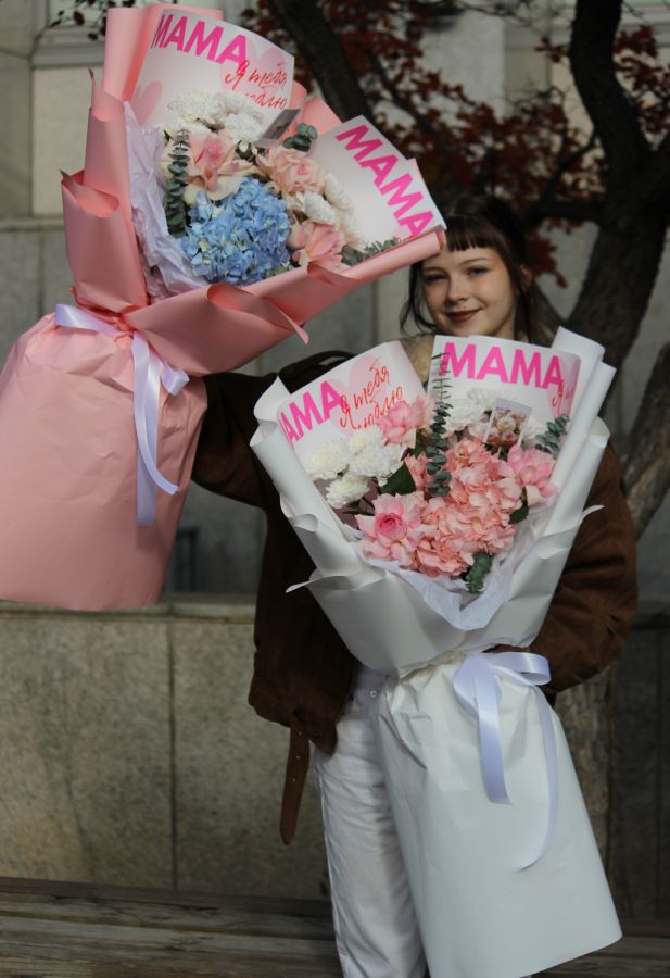 Букет гигант с гортензией и французской розой для мамы