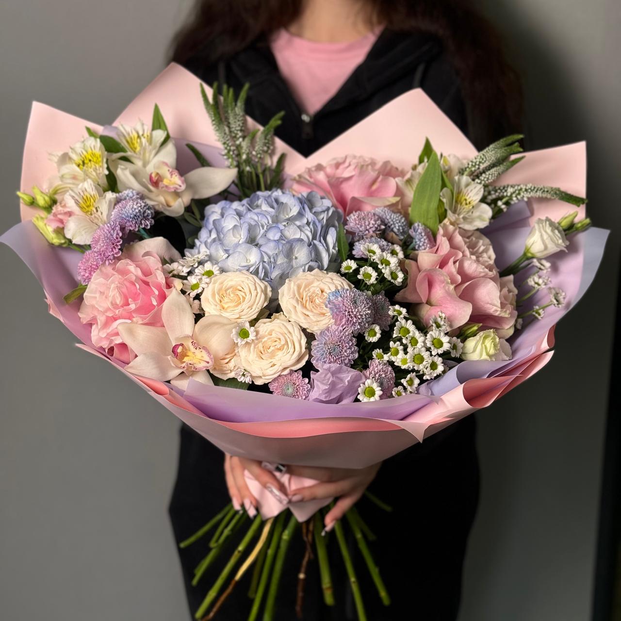 Букет большой с гортензией и хризантемами