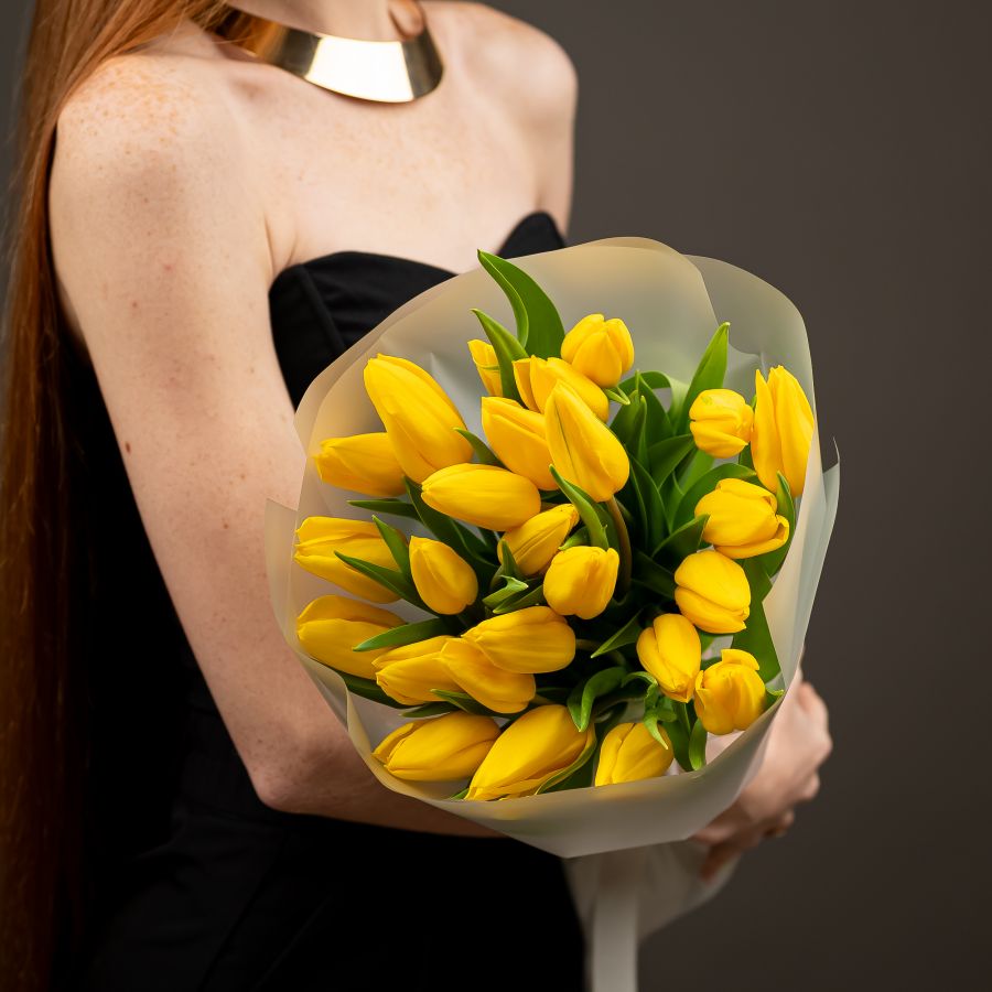 25 желтых тюльпанов