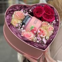 Сладкий подарок "Розы и мед суфле с малиной"