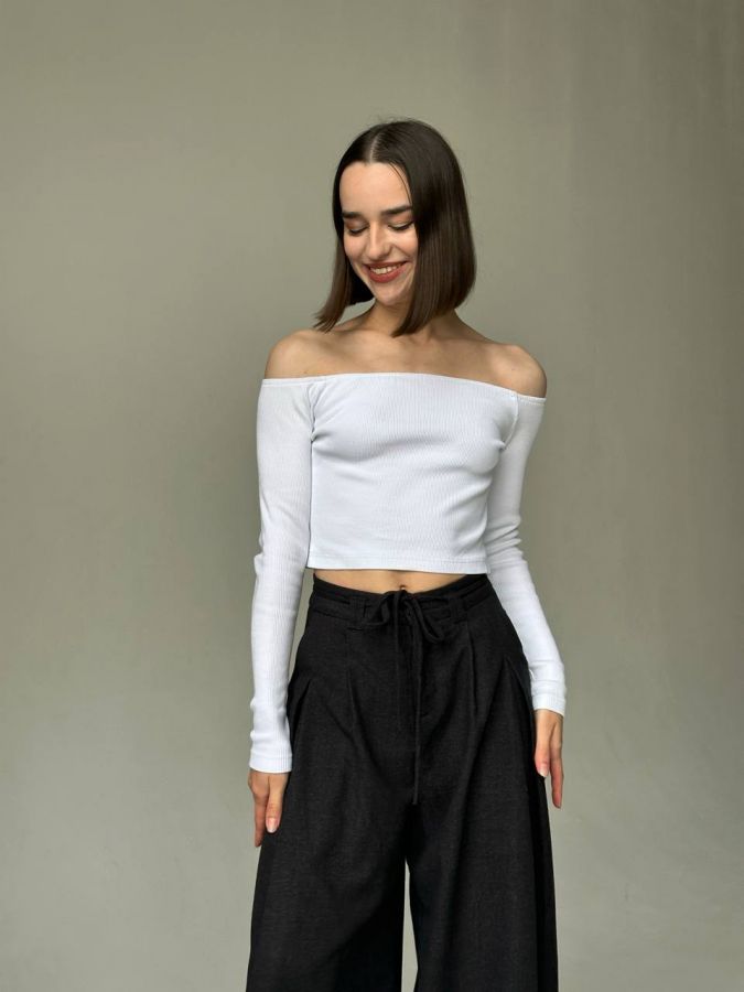 Топ с открытыми плечами белый