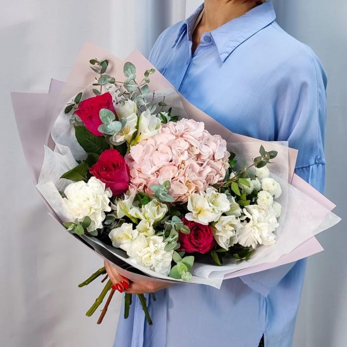 Букет с гортензией "Цветочное чудо"