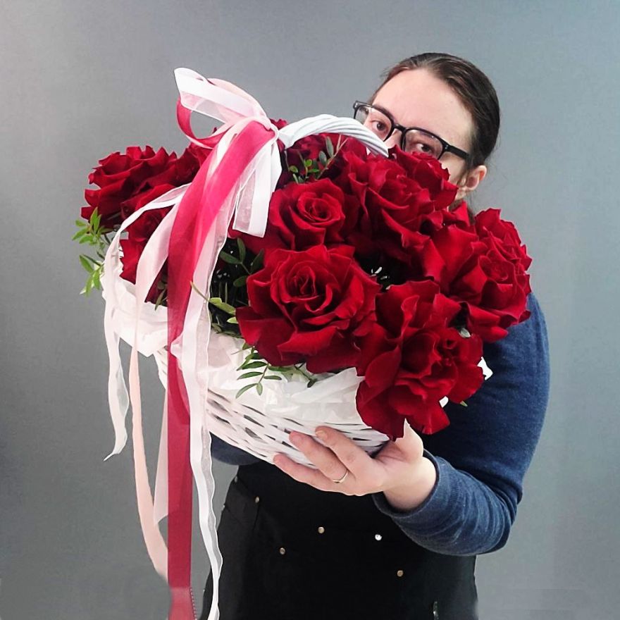 15 роз в корзине