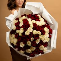 101 красная и белая роза (60см)