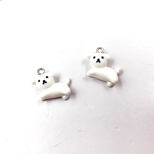 Подвеска кабошон Собачка белая из полимерной смолы 20х13 мм  IYOE.D.2013