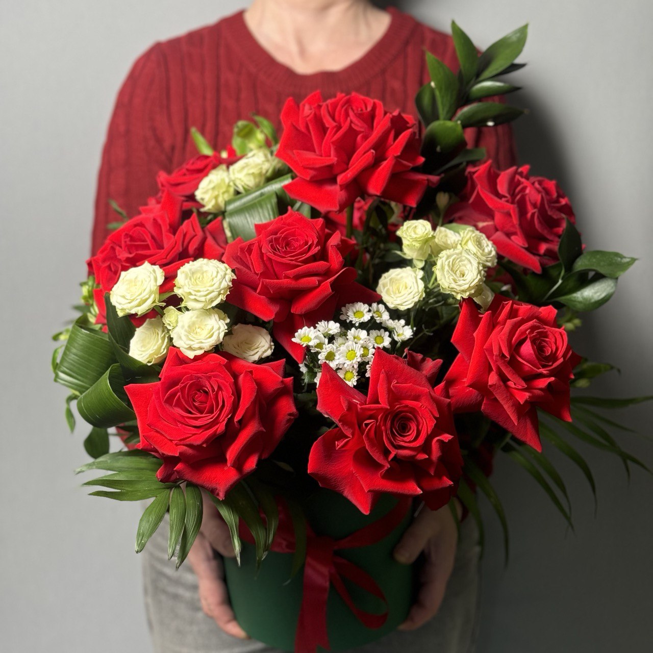 Коробочка с красными французскими розами ❤️