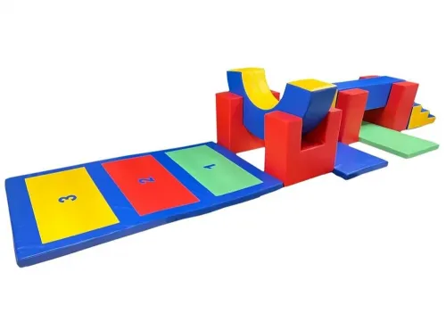 Полоса препятствий "Кто быстрей"