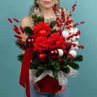 Композиция новогодняя с нобилисом и французскими розами