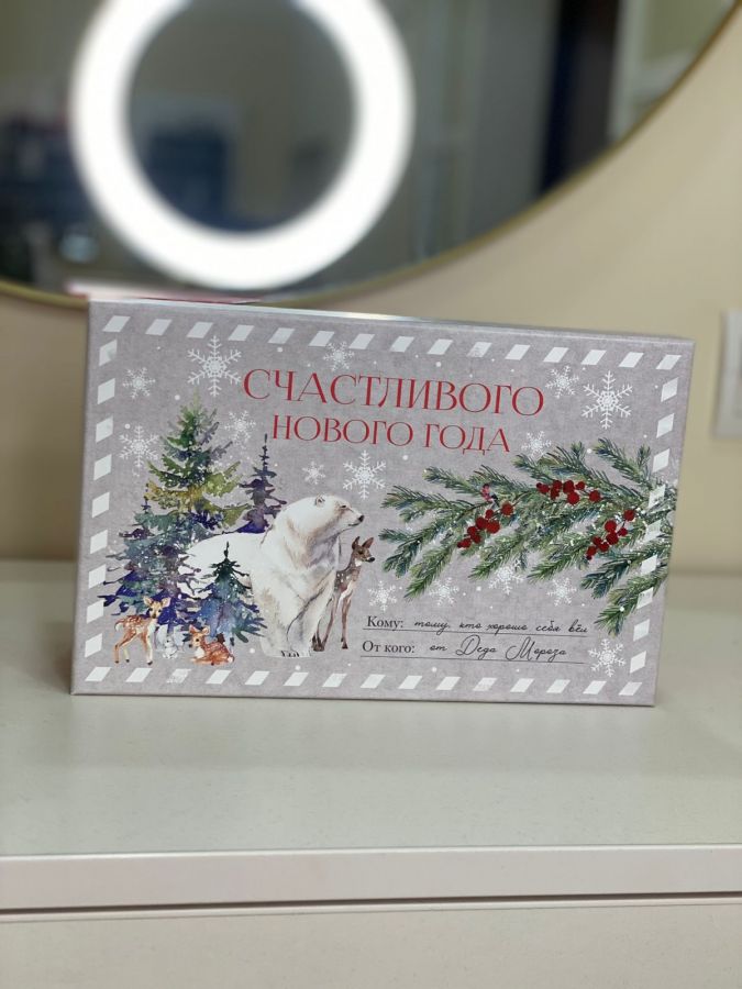 Подарочная коробка новогодняя