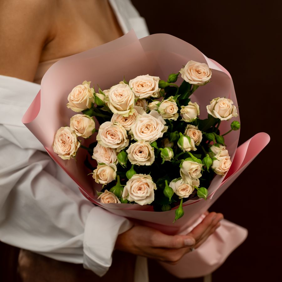 Букет из 5 кустовых роз Таня 50 см