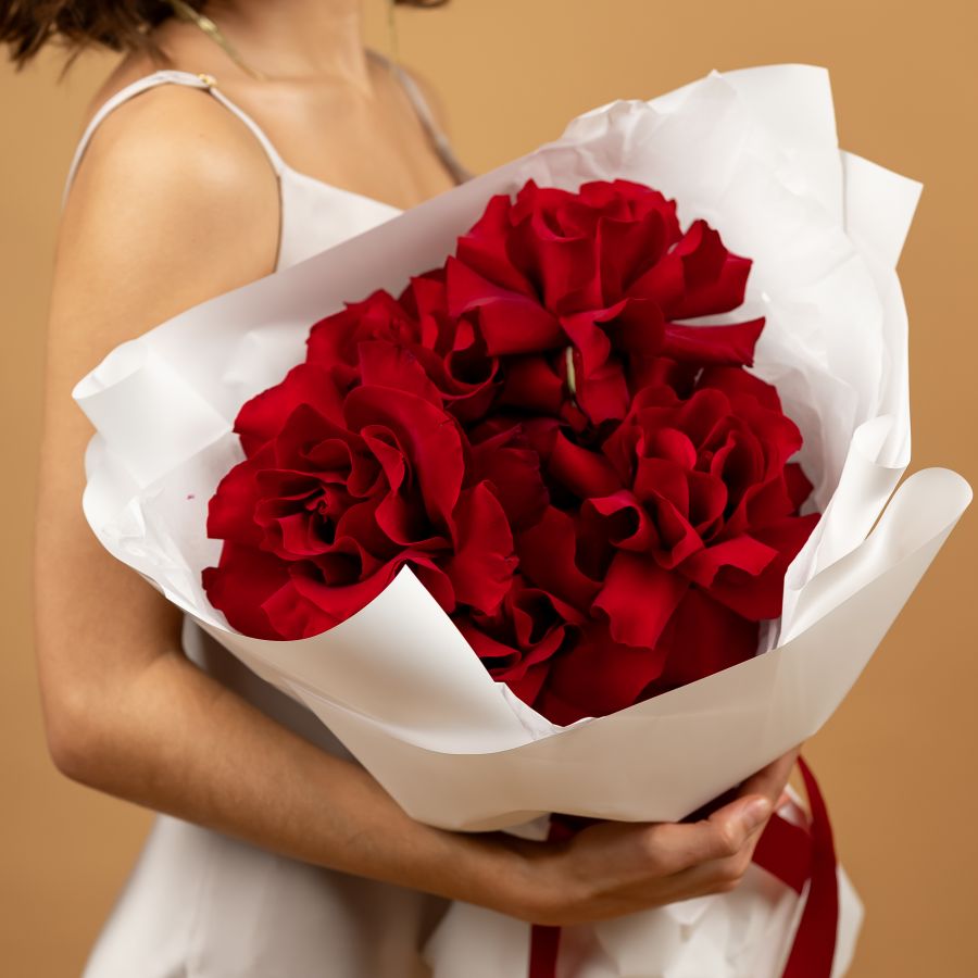 Букет из 5 красных роз  60 см