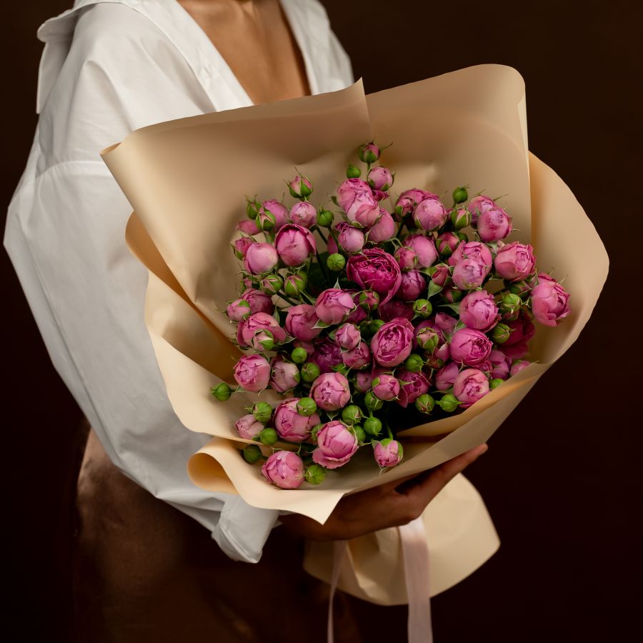 Букет Страсти из 9 кустовых роз мисти баблс. 60 см .