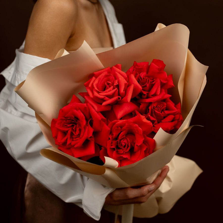 Букет из изысканных роз из сорта Нина от 5 шт. 60 см.