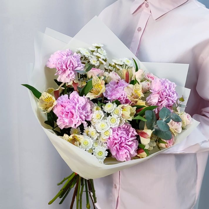 Букет с розовыми диантусами