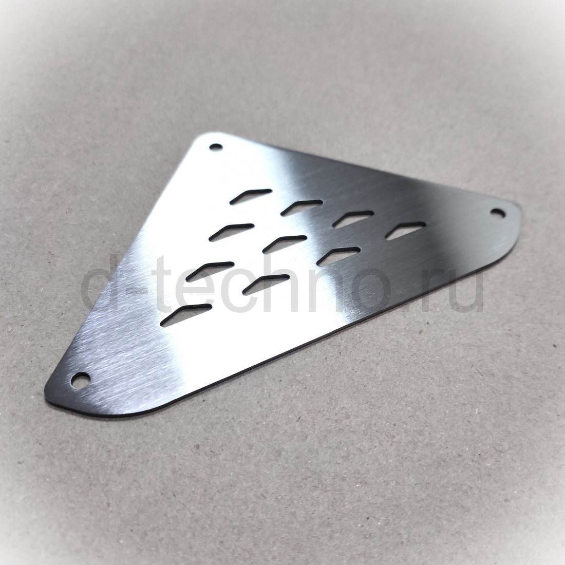 Накладка-решетка на сливные отверстия треугольная