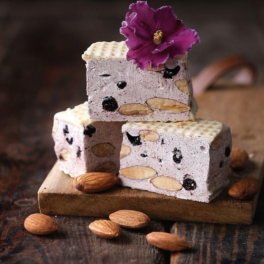 Нуга чёрная смородина • фиалка