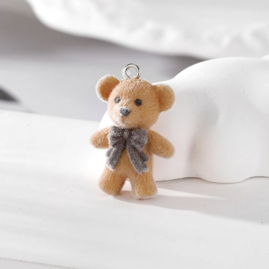 Подвеска фигурка с флокированным эффектом Медведь 21х30мм  (GEO.2130)