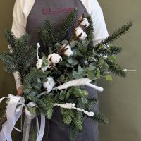 Стильный зимний букет из ели нобилис