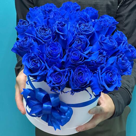 23 синих розы в коробке
