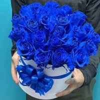23 синих розы в коробке