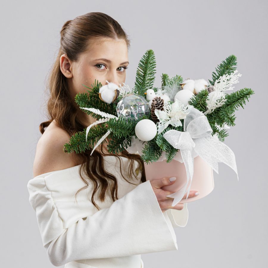 Хвойная композиция "Иней"