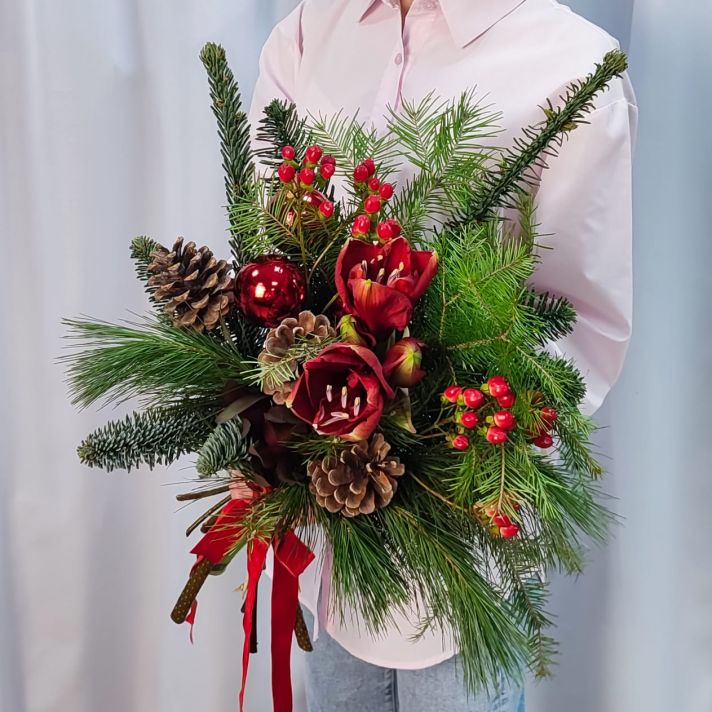 Зимний букет с амарилисом